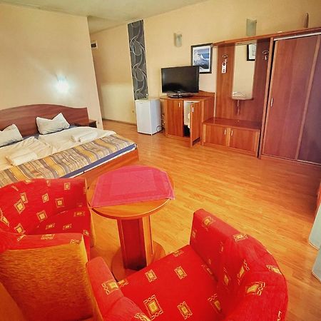 Alkotmany Vendeghaz Hotel Sarvar Exterior photo