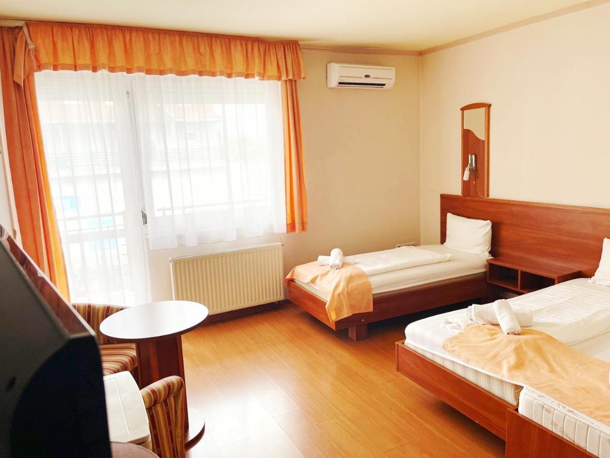 Alkotmany Vendeghaz Hotel Sarvar Exterior photo