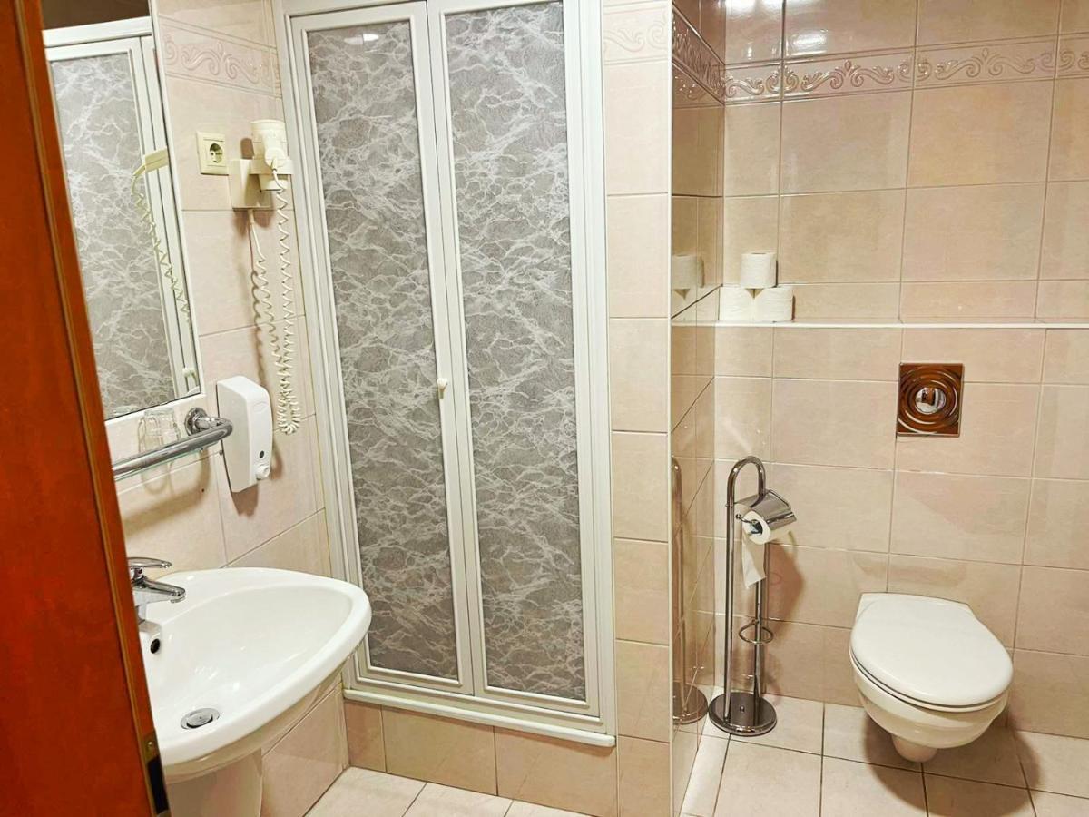 Alkotmany Vendeghaz Hotel Sarvar Exterior photo