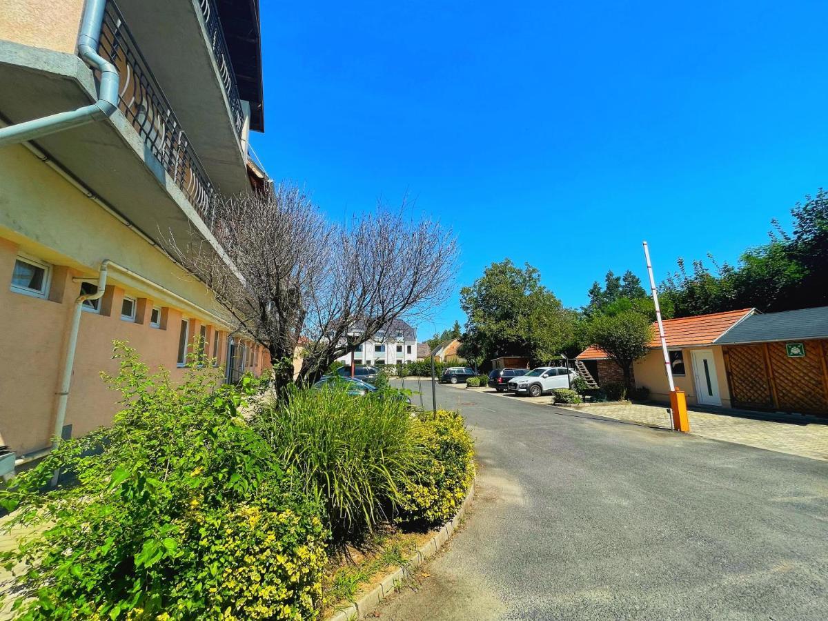 Alkotmany Vendeghaz Hotel Sarvar Exterior photo