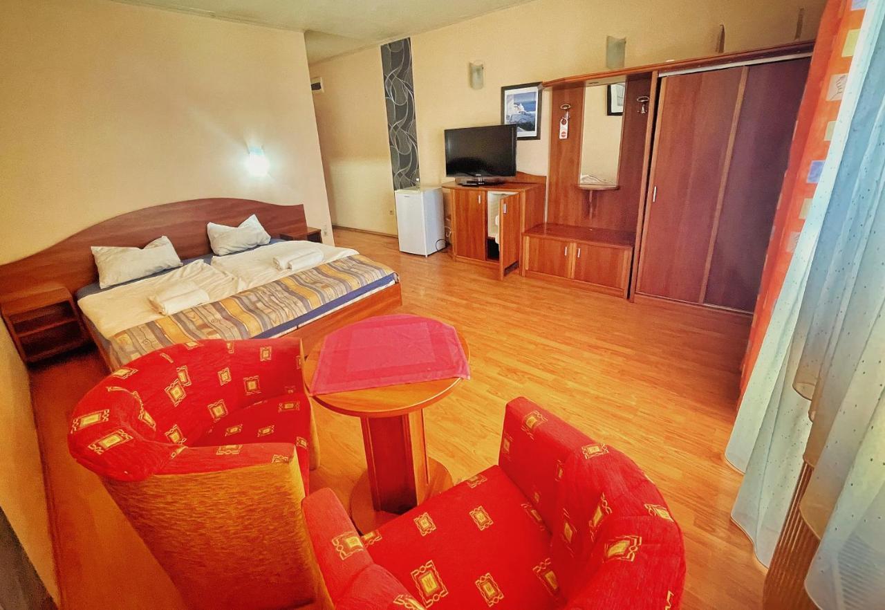 Alkotmany Vendeghaz Hotel Sarvar Exterior photo