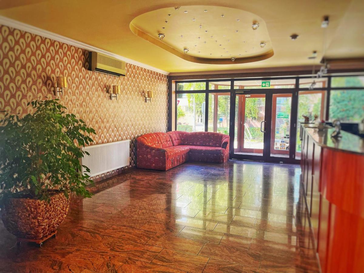 Alkotmany Vendeghaz Hotel Sarvar Exterior photo