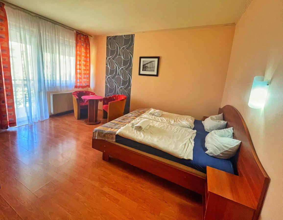 Alkotmany Vendeghaz Hotel Sarvar Exterior photo