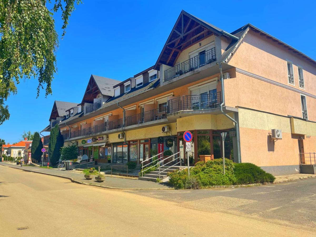 Alkotmany Vendeghaz Hotel Sarvar Exterior photo