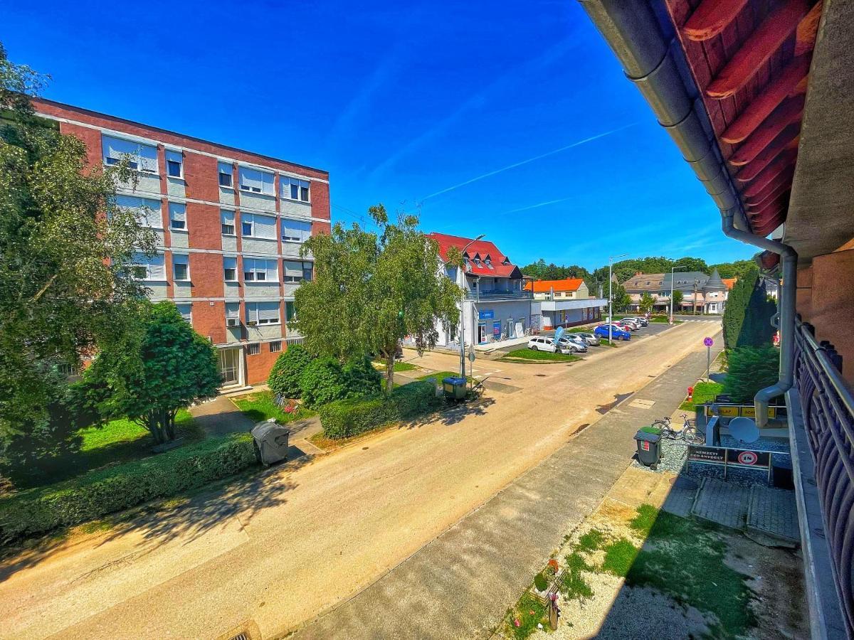 Alkotmany Vendeghaz Hotel Sarvar Exterior photo